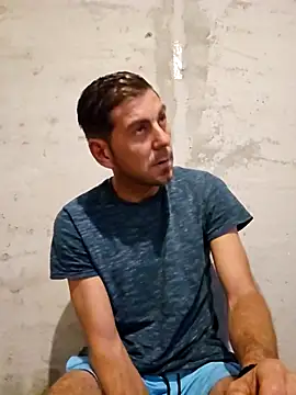 Alex-andru88 online show from October 28, 2025, 5:18 am