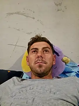 Alex-andru88 online show from October 29, 2025, 7:57 pm