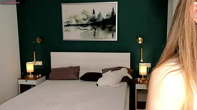 Snapshot of EditaBand chatting on October 6, 2025, 7:25 pm EditaBand online show from October 6, 2025, 7:25 pm