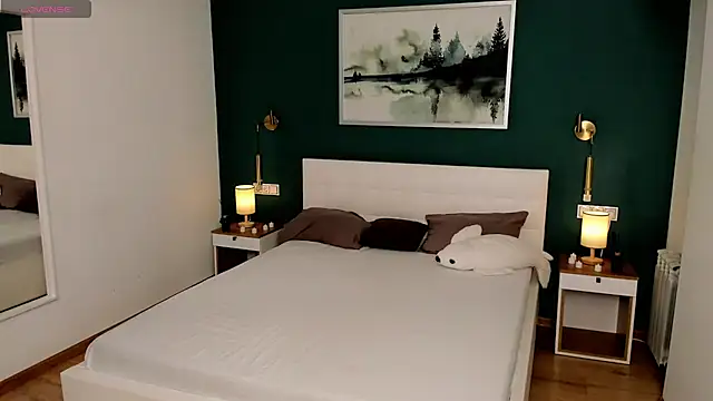 Snapshot of EditaBand chatting on September 22, 2025, 6:58 pm EditaBand online show from September 22, 2025, 6:58 pm