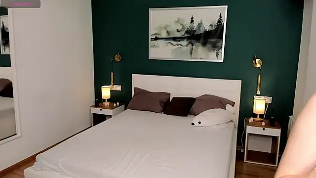 Snapshot of EditaBand chatting on September 30, 2025, 7:09 pm EditaBand online show from September 30, 2025, 7:09 pm