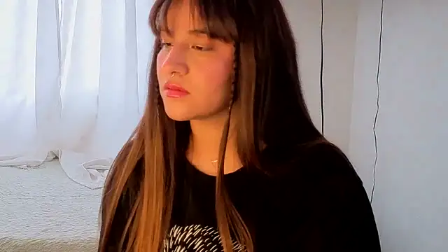 Snapshot of Linda_Bellucci chatting on September 29, 2025, 9:42 pm Linda Bellucci online show from September 29, 2025, 9:42 pm