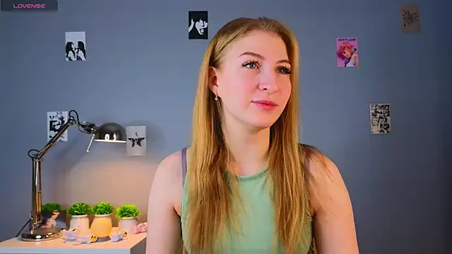 LorettaGladman online show from October 16, 2025, 4:21 am