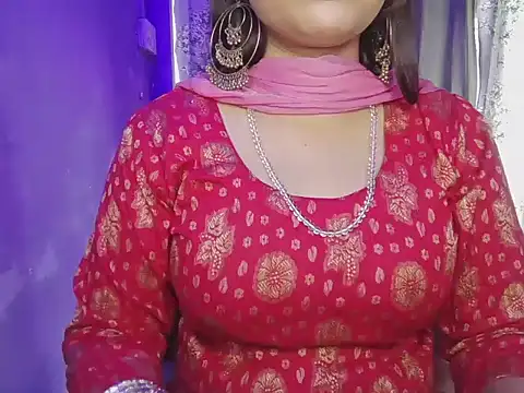 Snapshot of Naina_007 chatting on October 10, 2025, 6:47 am Naina 007 online show from October 10, 2025, 6:47 am