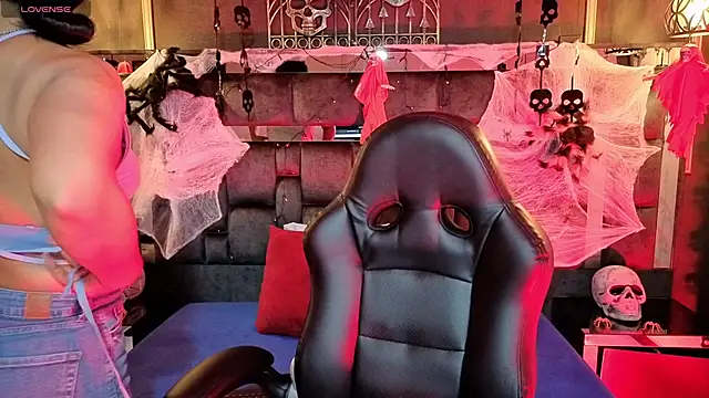 Snapshot of Aniajoness_ chatting on October 24, 2025, 2:43 am Aniajoness  online show from October 24, 2025, 2:43 am