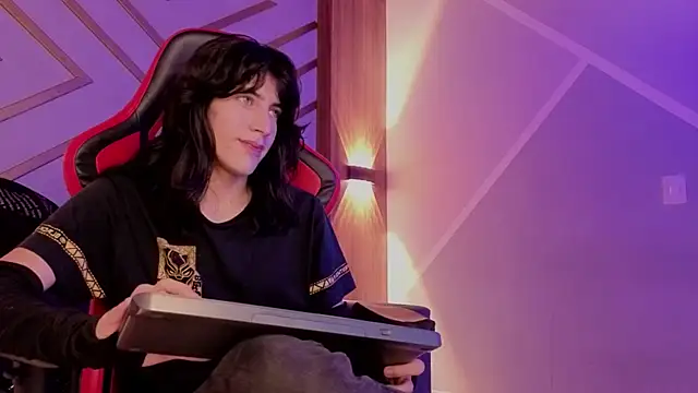 Snapshot of devils_cry chatting on October 11, 2025, 3:40 am devils cry online show from October 11, 2025, 3:40 am