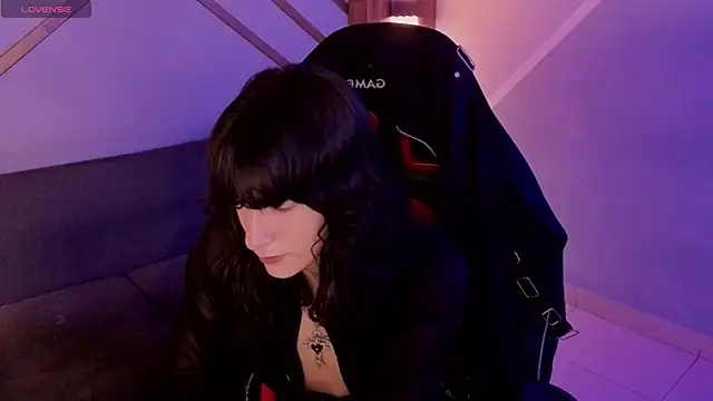 Snapshot of devils_cry chatting on October 29, 2025, 3:27 am devils cry online show from October 29, 2025, 3:27 am