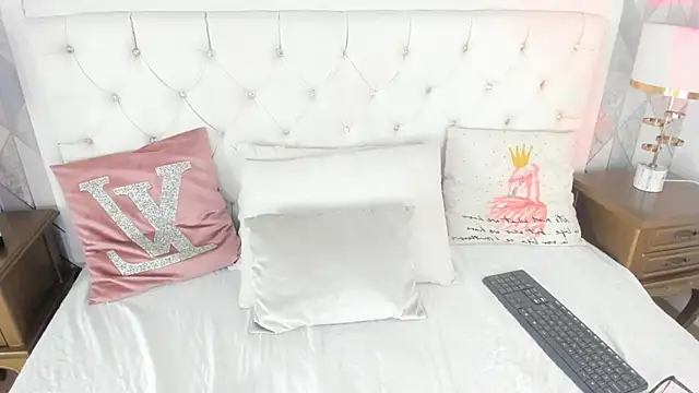 Snapshot of MeganStar__ chatting on October 10, 2025, 12:06 pm MeganStar   online show from October 10, 2025, 12:06 pm