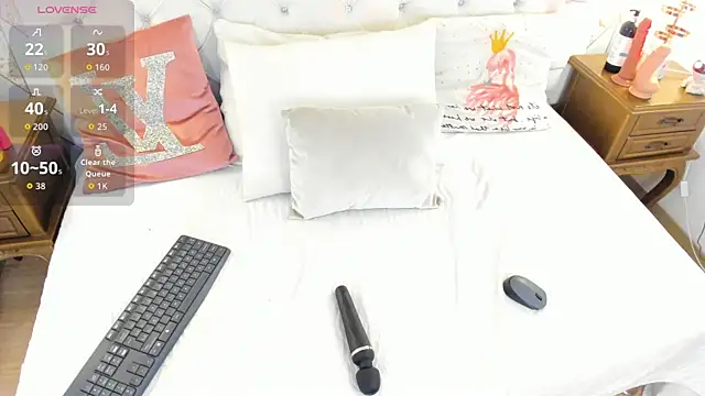 Snapshot of MeganStar__ chatting on October 2, 2025, 11:57 am MeganStar   online show from October 2, 2025, 11:57 am