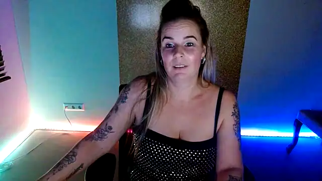 Snapshot of Mrs-Aurora chatting on December 4, 2025, 7:35 pm Mrs-Aurora online show from December 4, 2025, 7:35 pm