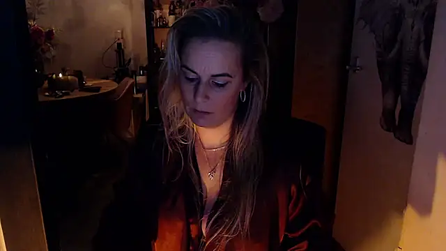 Snapshot of Mrs-Aurora chatting on January 15, 2026, 12:36 am Mrs-Aurora online show from January 15, 2026, 12:36 am