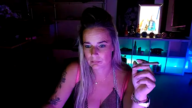 Snapshot of Mrs-Aurora chatting on October 3, 2025, 7:48 pm Mrs-Aurora online show from October 3, 2025, 7:48 pm