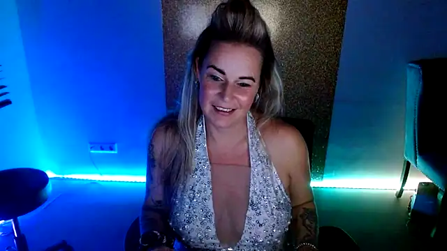 Snapshot of Mrs-Aurora chatting on November 25, 2025, 7:58 pm Mrs-Aurora online show from November 25, 2025, 7:58 pm