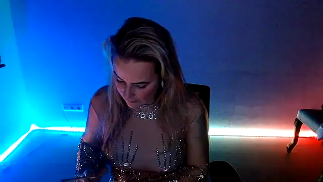 Snapshot of Mrs-Aurora chatting on December 20, 2025, 10:01 pm Mrs-Aurora online show from December 20, 2025, 10:01 pm