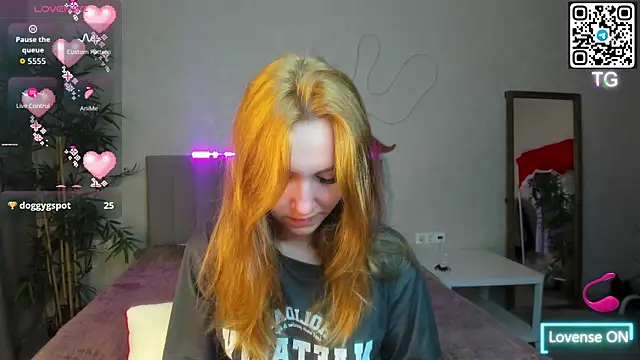 Snapshot of Luna_G0ld chatting on October 30, 2025, 12:09 am Luna G0ld online show from October 30, 2025, 12:09 am