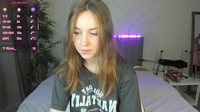 Snapshot of Luna_G0ld chatting on October 15, 2025, 12:09 am Luna G0ld online show from October 15, 2025, 12:09 am