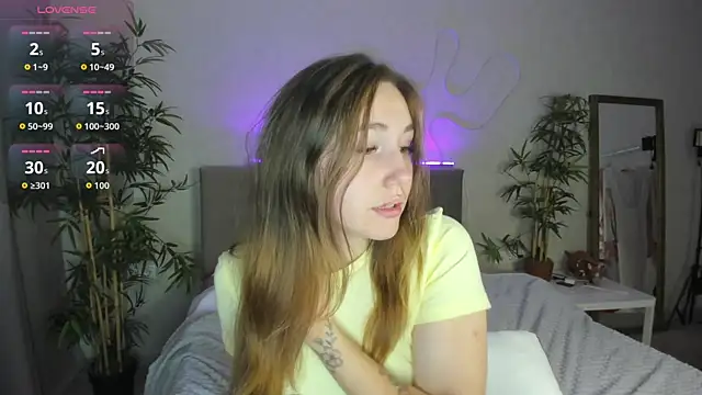 Snapshot of Luna_G0ld chatting on October 6, 2025, 11:16 pm Luna G0ld online show from October 6, 2025, 11:16 pm