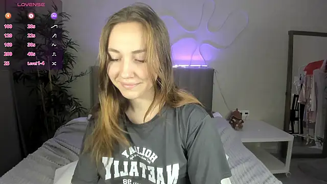 Snapshot of Luna_G0ld chatting on September 25, 2025, 11:44 pm Luna G0ld online show from September 25, 2025, 11:44 pm