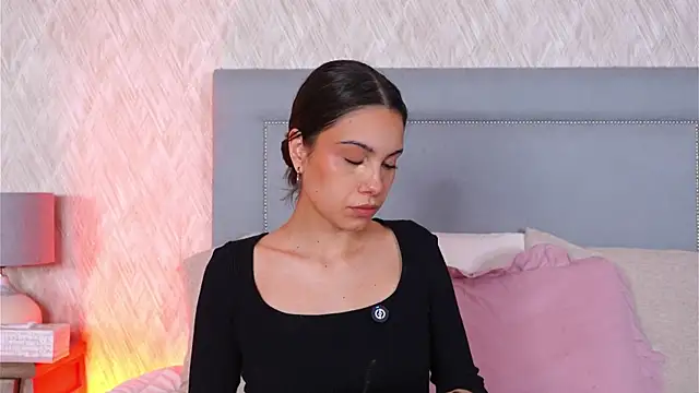 Sofy Bradd online show from October 11, 2025, 2:23 am