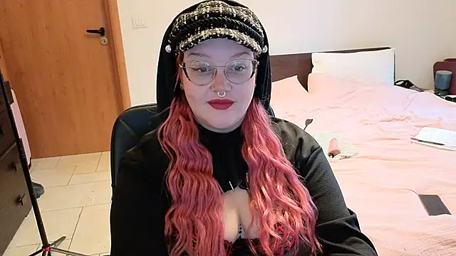 Snapshot of AlyssaWonderland chatting on December 4, 2025, 8:13 am AlyssaWonderland online show from December 4, 2025, 8:13 am