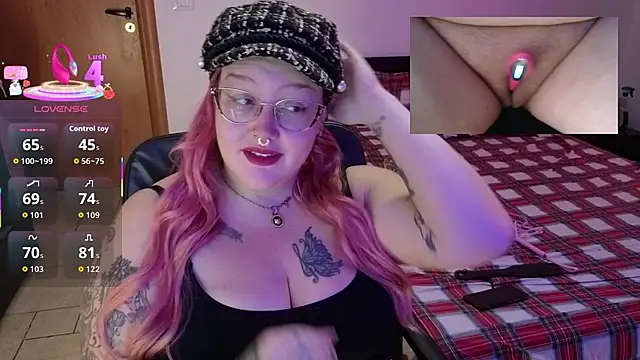 Snapshot of AlyssaWonderland chatting on December 14, 2025, 12:11 pm AlyssaWonderland online show from December 14, 2025, 12:11 pm