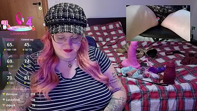 Snapshot of AlyssaWonderland chatting on December 13, 2025, 8:04 pm AlyssaWonderland online show from December 13, 2025, 8:04 pm