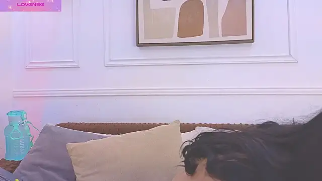 Daisy Price online show from April 17, 2026, 10:29 am