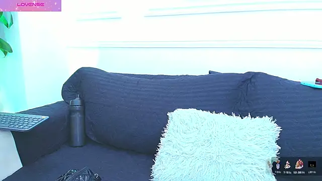 Daisy Price online show from November 18, 2025, 11:13 am