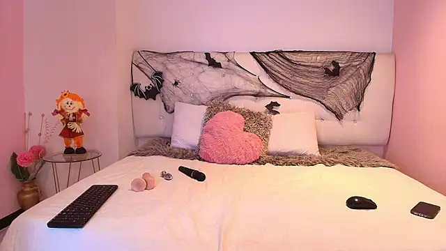 lilyth bloom online show from October 22, 2025, 12:59 pm