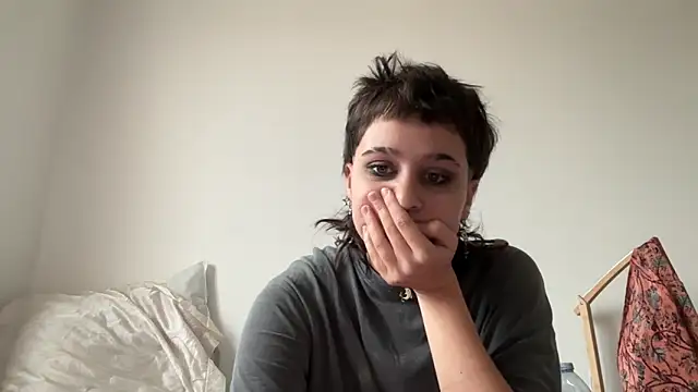 NIQUE TARAXX online show from October 4, 2025, 2:07 pm