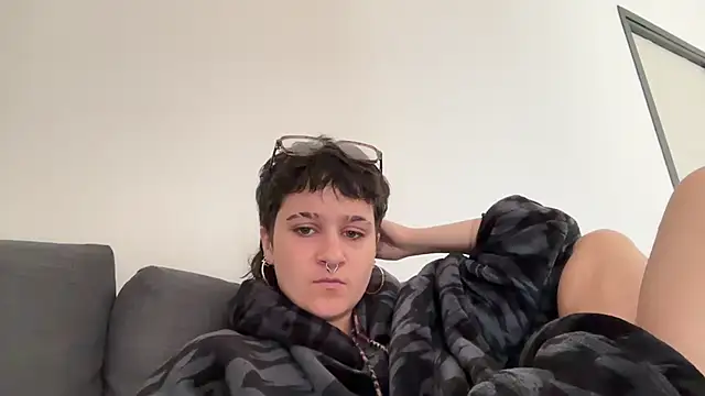 NIQUE TARAXX online show from September 21, 2025, 11:26 am