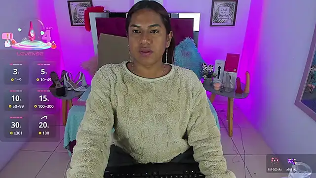 Khloee f w online show from September 18, 2025, 5:05 pm