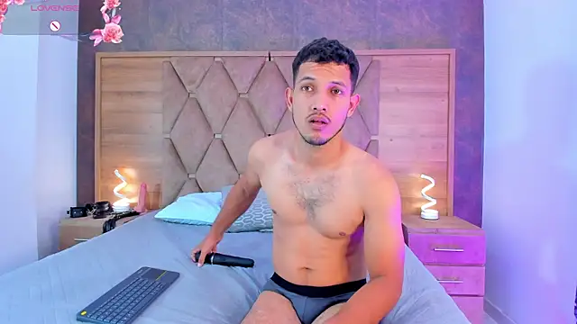 Snapshot of EimyAndMaxi chatting on September 10, 2025, 8:41 pm EimyAndMaxi online show from September 10, 2025, 8:41 pm