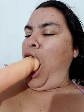 yaneth  online show from September 13, 2025, 11:27 pm