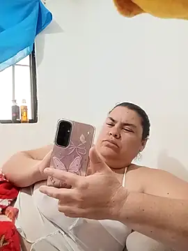 yaneth  online show from October 14, 2025, 11:33 am