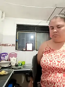 yaneth  online show from October 3, 2025, 11:28 pm