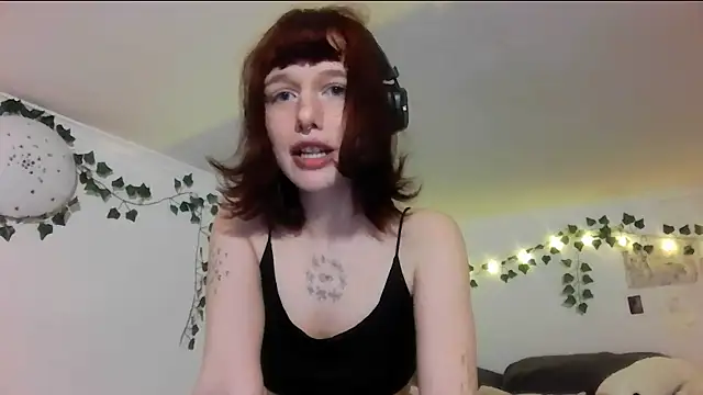 Snapshot of LeelooYolo chatting on April 3, 2026, 12:06 am LeelooYolo online show from April 3, 2026, 12:06 am