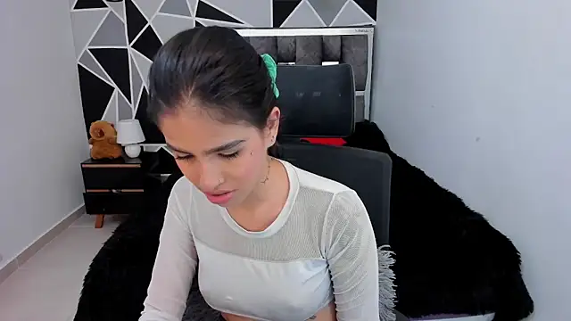 valeria-duarte online show from March 12, 2026, 8:13 pm