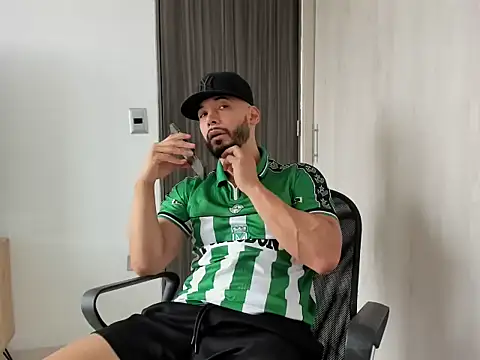 Snapshot of Apolo0608 chatting on October 27, 2025, 4:30 pm Apolo0608 online show from October 27, 2025, 4:30 pm