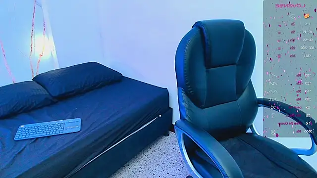 Snapshot of Karla_hilton1 chatting on October 22, 2025, 2:16 pm Karla hilton1 online show from October 22, 2025, 2:16 pm