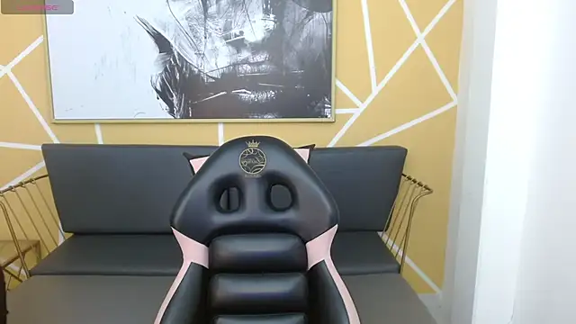 olivia russo  online show from January 7, 2026, 8:03 pm