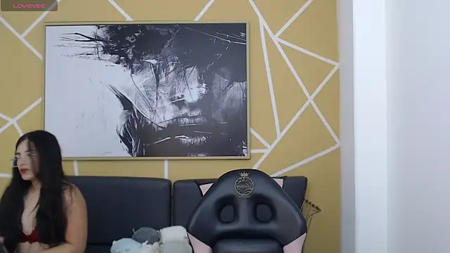 olivia russo  online show from September 24, 2025, 8:04 pm