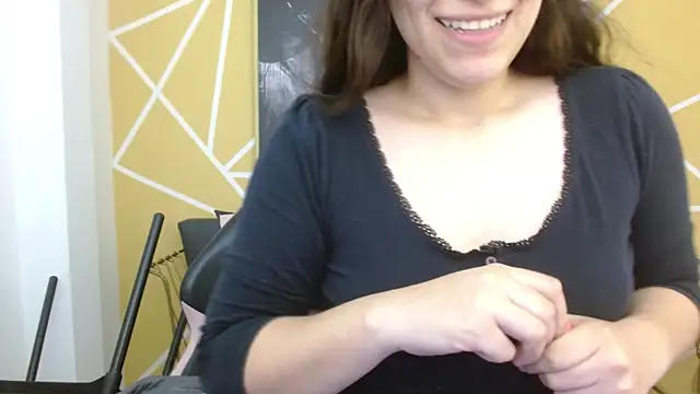 olivia russo  online show from April 17, 2026, 10:12 pm