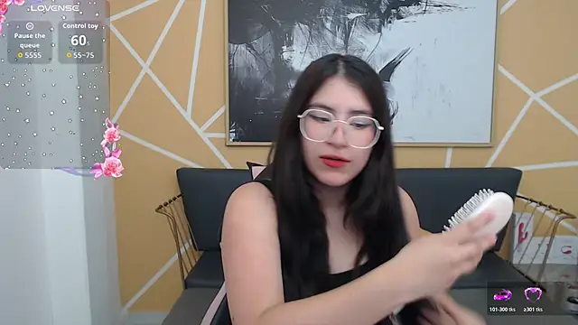 olivia russo  online show from November 6, 2025, 8:13 pm