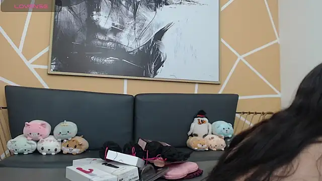 olivia russo  online show from October 18, 2025, 8:11 pm