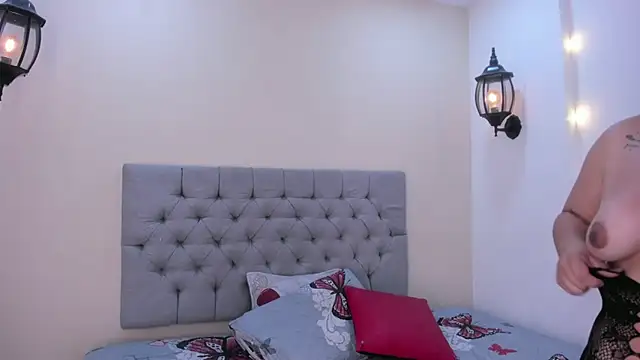 Snapshot of SophieBigass chatting on October 4, 2025, 7:48 pm SophieBigass online show from October 4, 2025, 7:48 pm