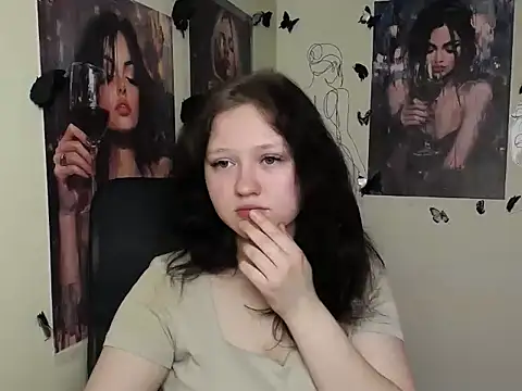 LadyAlice  online show from April 7, 2026, 5:53 am