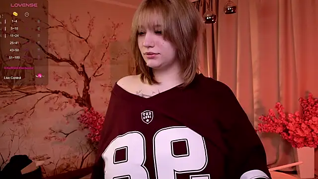 Morvelyn online show from November 19, 2025, 7:03 pm