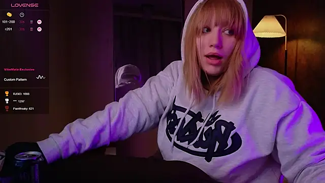 Morvelyn online show from September 17, 2025, 9:06 pm