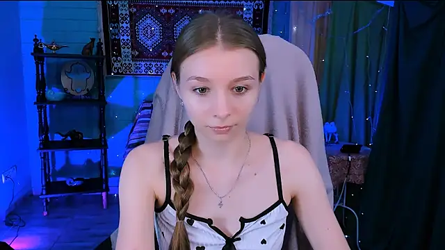 Snapshot of JulieDaniel chatting on July 22, 2026, 8:16 am JulieDaniel online show from July 22, 2026, 8:16 am